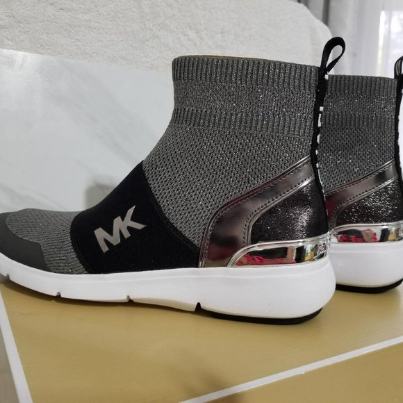 Michael Kors Sterling Bootie NIB Sz 7.5 - Picture 2 of 10